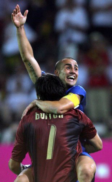 Mondiale 2006 (109).jpg - epa00763205 Gianluigi Buffon and Fabio Cannavaro from Italy celebrate after the semi final of the 2006 FIFA World Cup between Germany and Italy in Dortmund, Germany, Tuesday, 04 July 2006. Italy won by 2:0 after extra time. ANSA /YOURI KOCHETKOV +++ Mobile Services OUT +++ Please refer to FIFA's terms and conditions